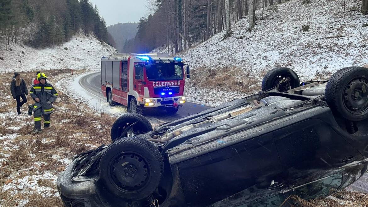 Verkehrsunfall auf der L138 – PKW überschlägt sich